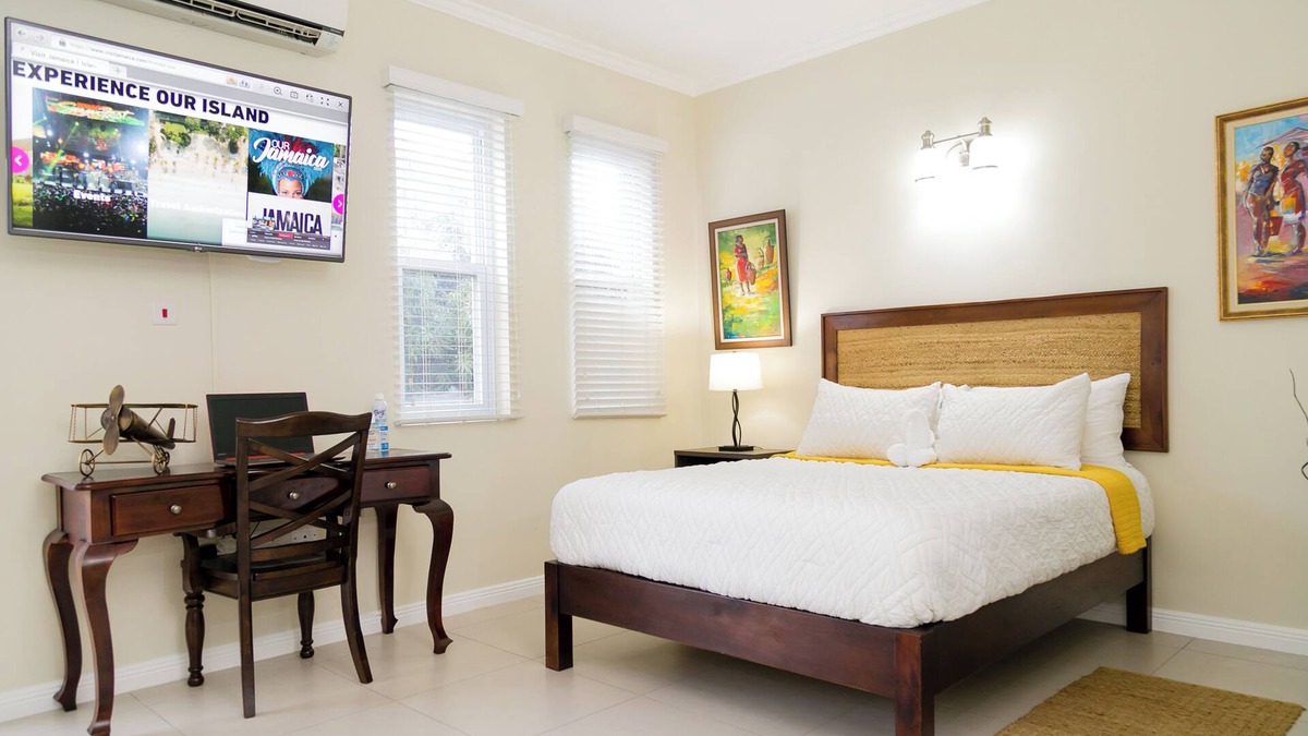 Saint Andrew Apartment | Chic Haven Studio in kingston