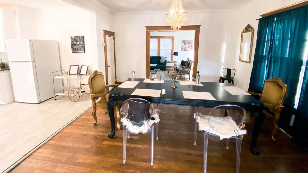 Sheffield House | CHIC, HISTORIC, ROOMY STAY IN THE SHOALS!