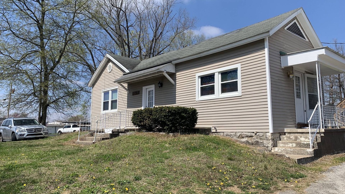 Bowling Green House | Chic Home Away From Home!