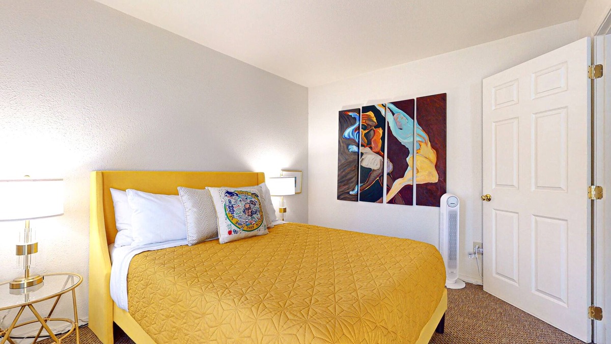 Adelma Beach Hotel | Chic hotel suite just steps away from Downtown Port Townsend