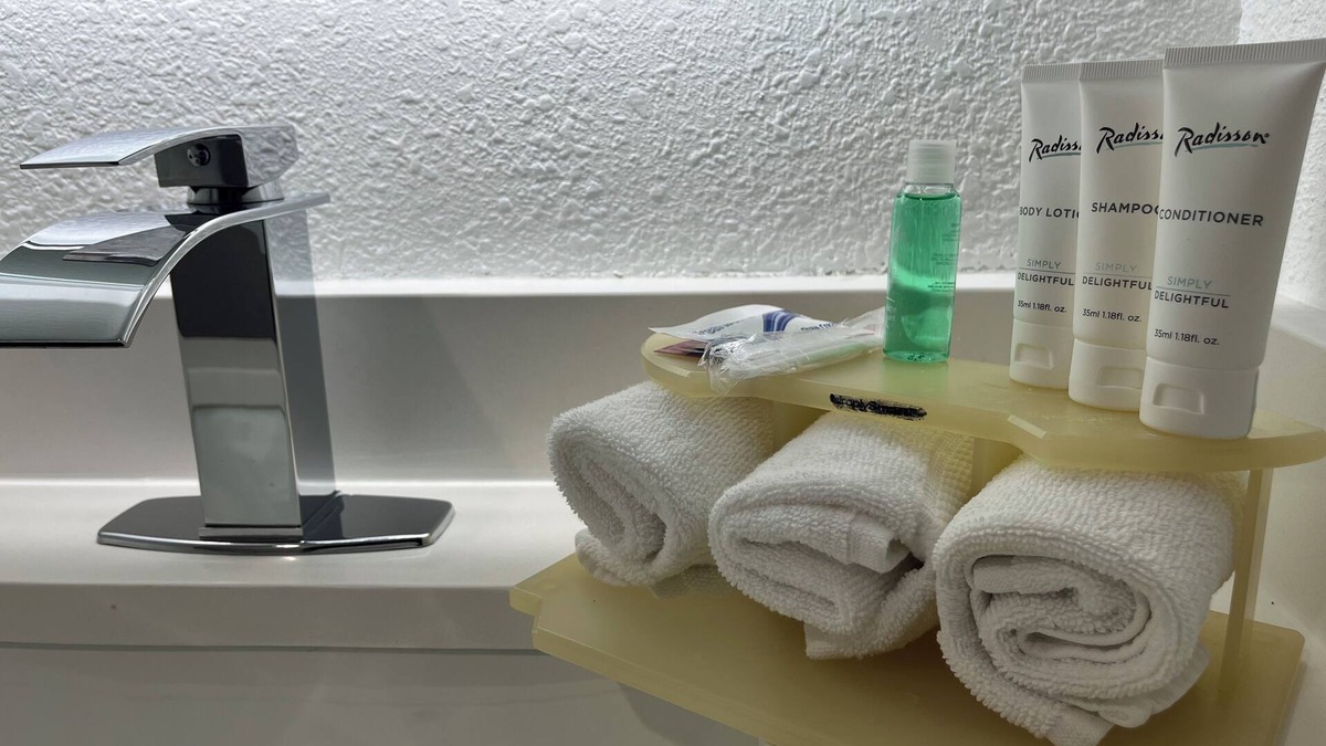 Schaumburg Hotel | Chic hotel with WiFi, fitness room, AC in lovely Schaumburg