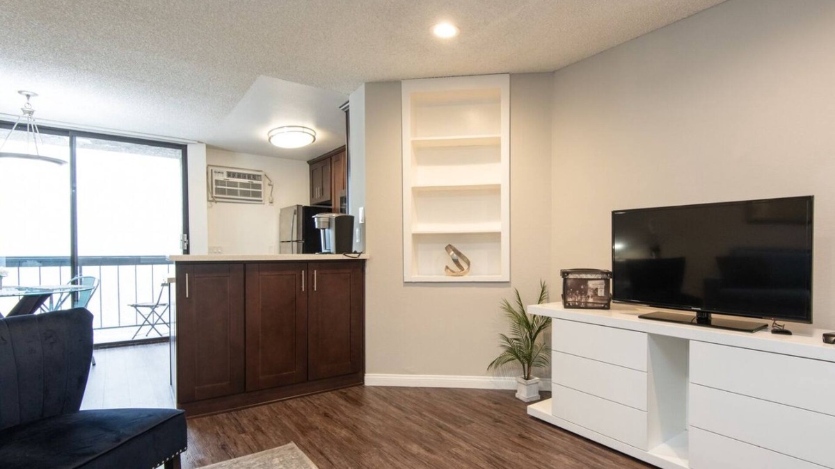 Tri-West Apartment | Chic Junior 1-Bedroom with Balcony & Pool in Fabulous West Hollywood