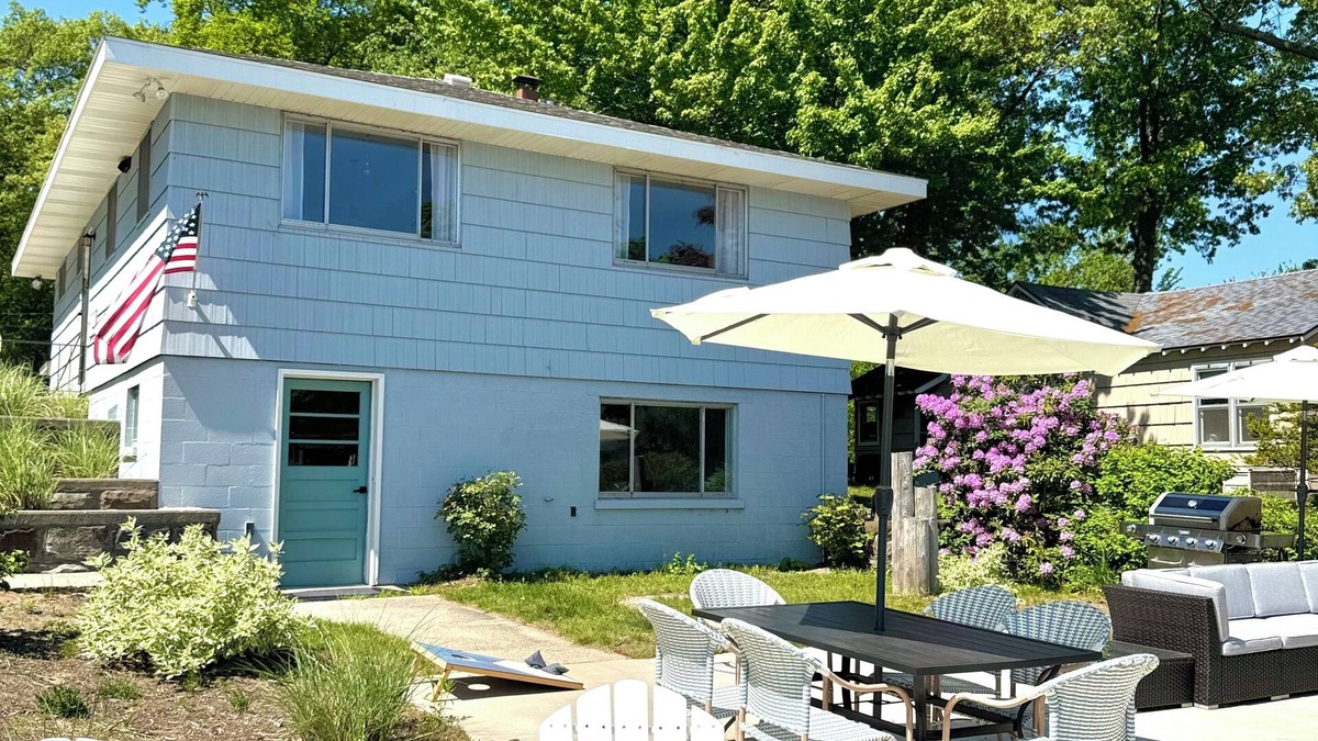 Spring Lake House | Chic Lakefront Home