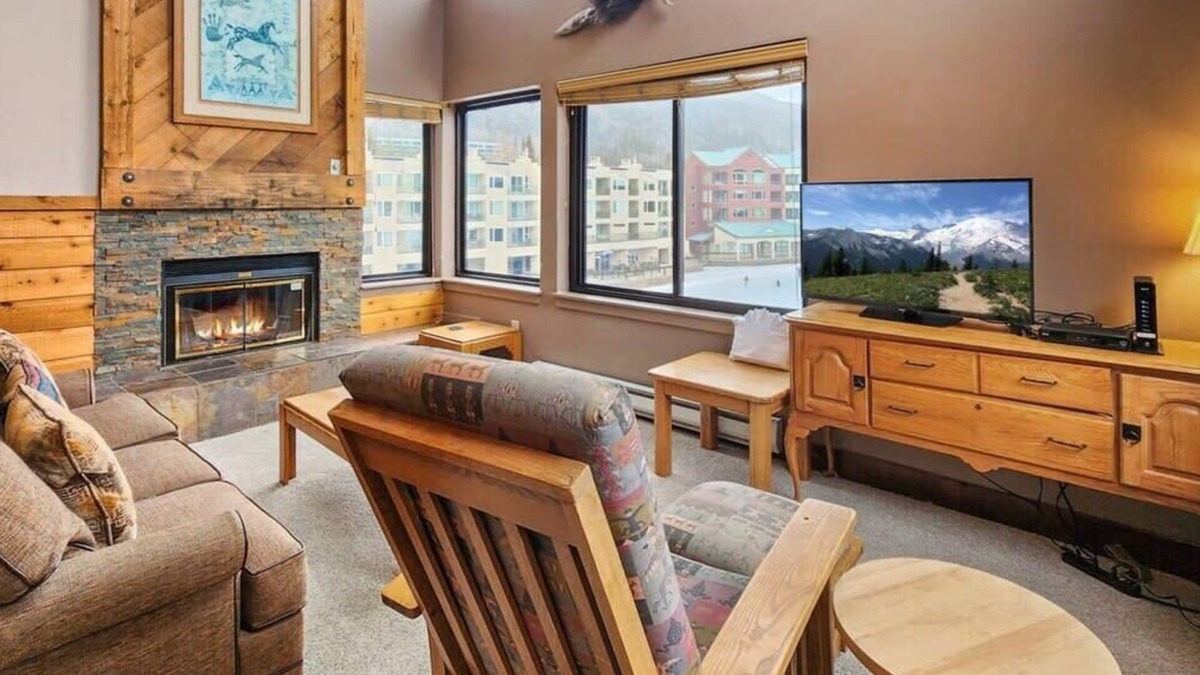 Lakeside Village Condo | Chic Lakeside 1BR, 4-Min to Keystone Resort!