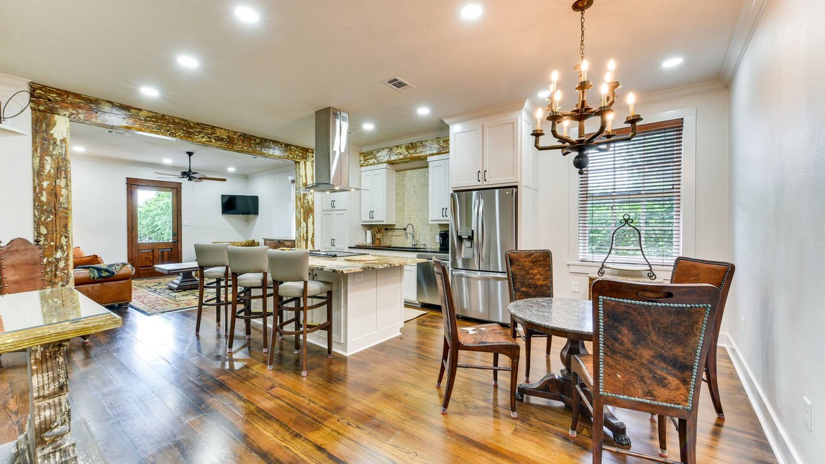 New Roads Apartment | Chic Louisiana Retreat - Balcony & River Views!
