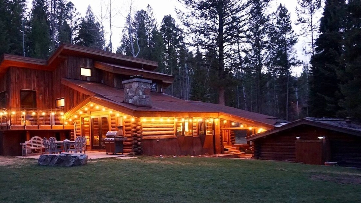 Wilson House | Chic luxurious Log cabin minutes from Jackson Hole ski resort and GTNP