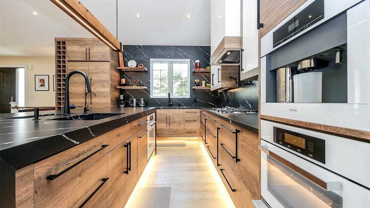 Tiny Cottage | Chic & luxurious villa with outdoor sauna - Steps away from the beach!