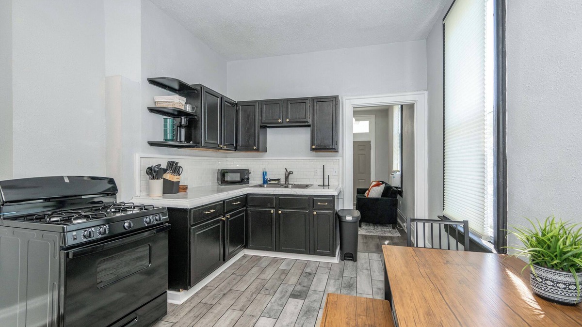 Walnut Hills Apartment | Chic, Modern Gem with Style – Walnut Hills Wonder! Walk to Dining & More