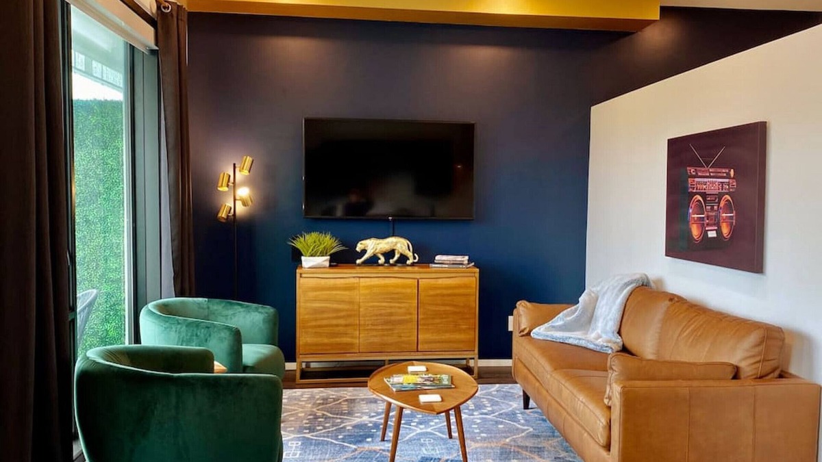 Edgehill Condo | CHIC Modern Nashville Condo ★ POOL, PATIO, PARKING