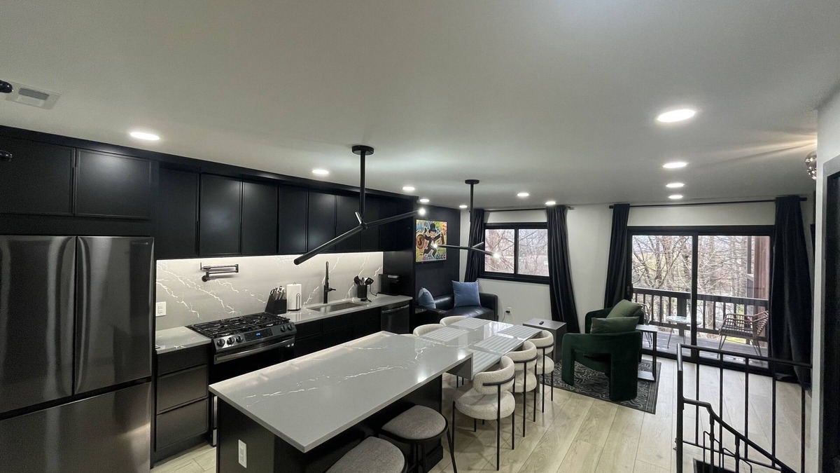 Vernon Ski Chalet | Chic Mountain Creek Chalet – 2 BDR in Great Gorge Village, Amenities Galore!