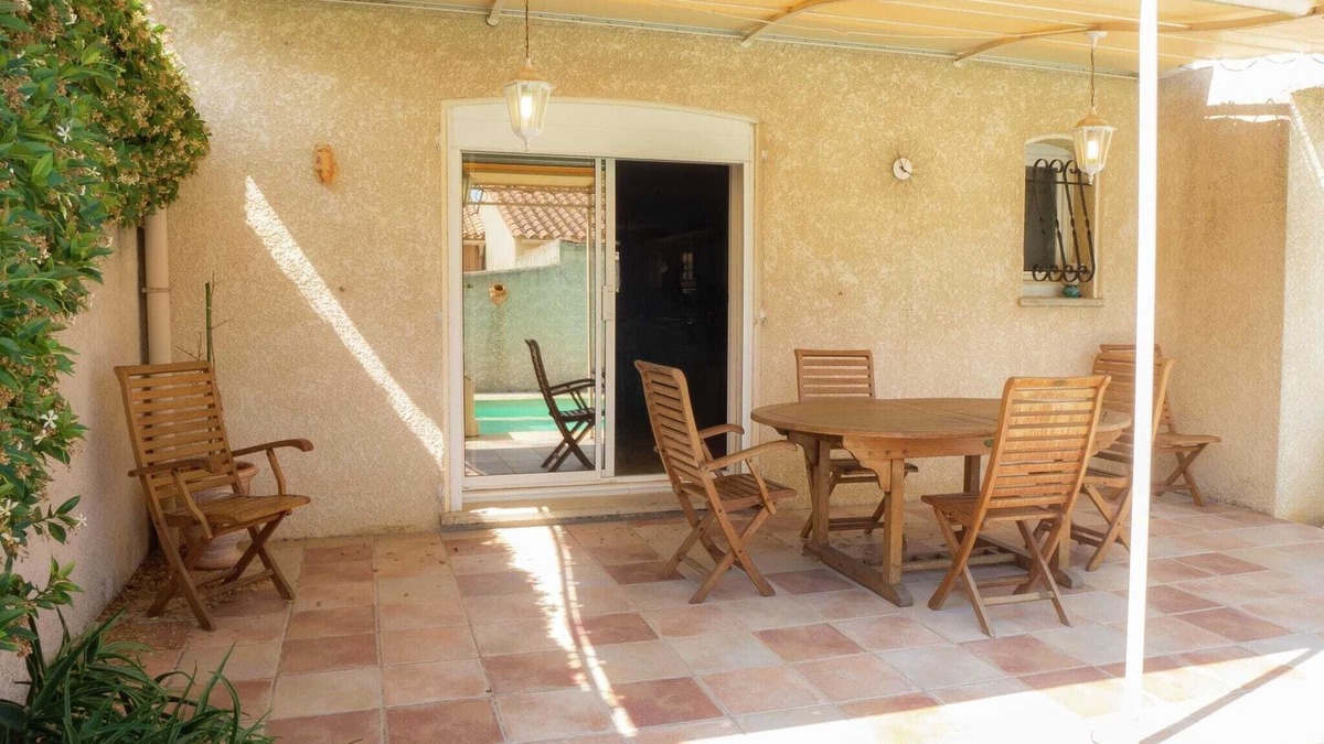 Narbonne House | Chic Narbonne Pool Retreat