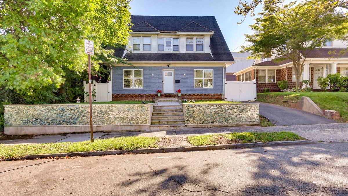 Weequahic House | Chic Newark Vacation Rental: 3 Mi to Airport!