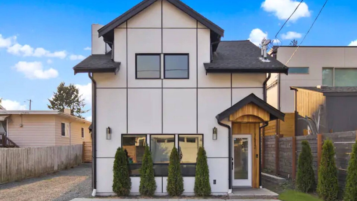 Highland Park Cottage | Chic Parkside Escape 2BR A/C Free Parking