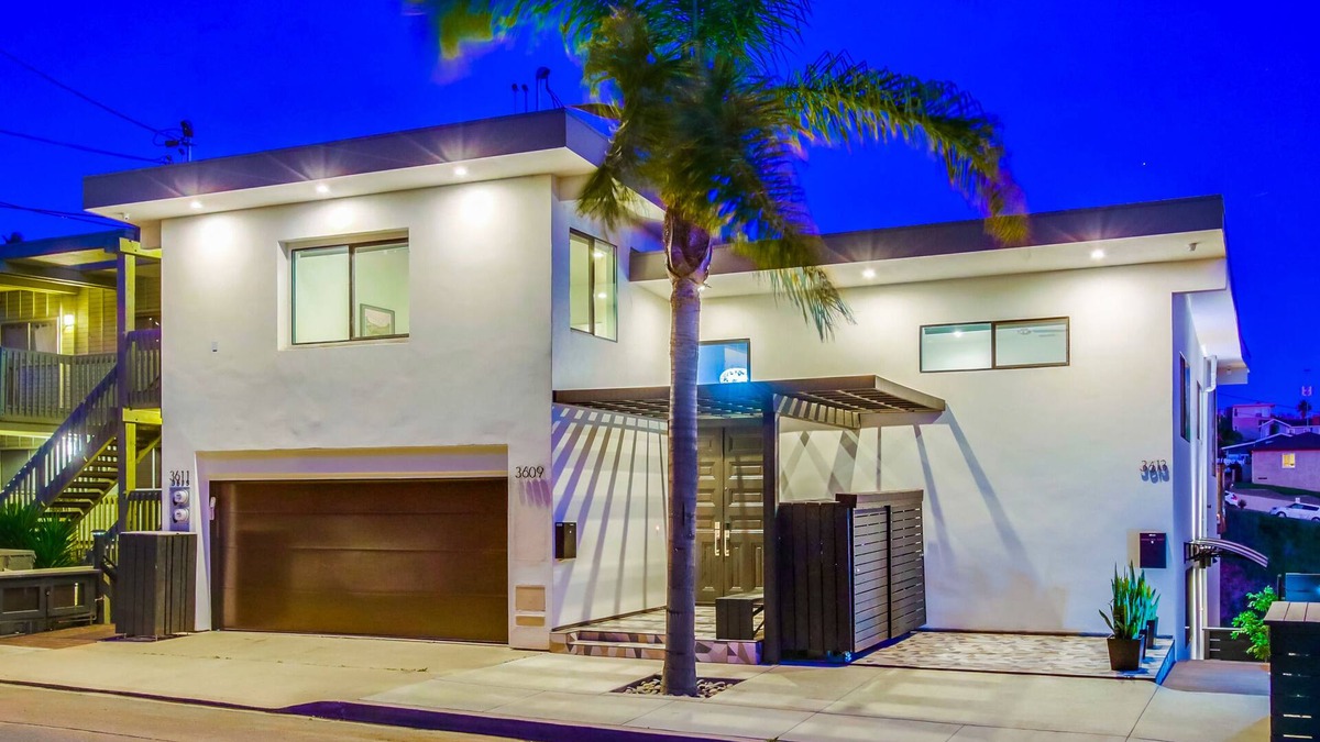 Mission Hills Apartment | Chic Penthouse with Stunning Views: Modern~Clean~Central