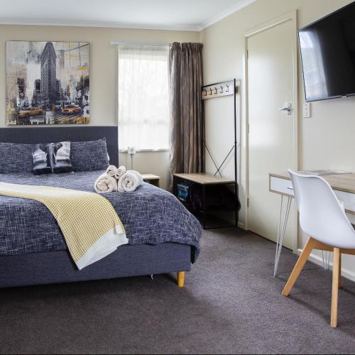 Bishopdale House | Chic Private Studio 5 mins from Airport and shops
