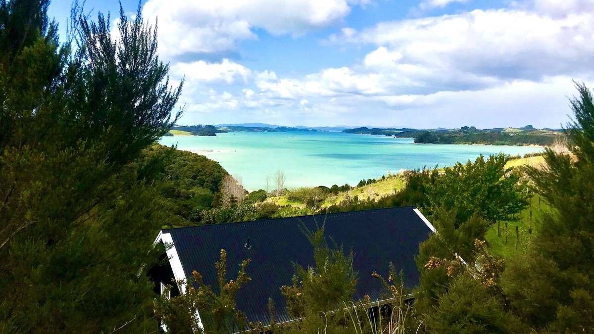 Te Tii Cottage | Chic, private, stunning views of the Bay of Islands