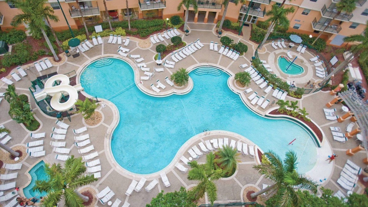 Survey Creek Resort | Chic resort in fabulous Pompano Beach with fitness room, WiFi @ Palm-Aire
