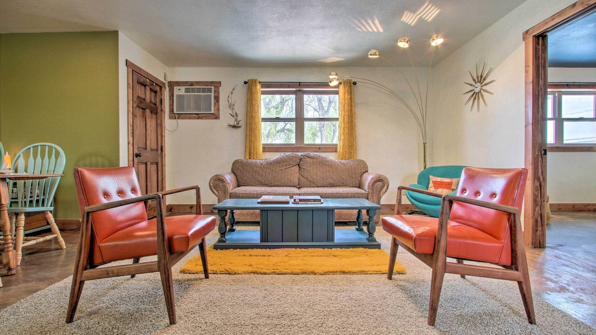Bynum Apartment | Chic Retro Retreat in Choteau: Walk to Dtwn!