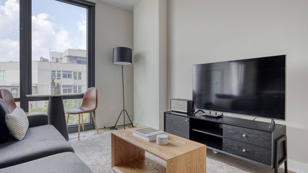 River West Apartment | Chic River West Jr 1BR w/Grills & Gym, nr Entertainment, by Blueground