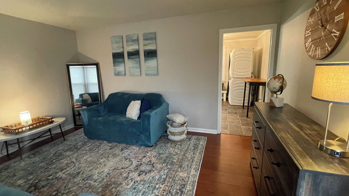 Clarksville Apartment | Chic & Spacious 3-Bedroom Retreat in the Heart of Clarksville