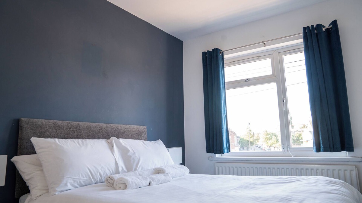 Wyken House | Chic & Spacious 4-Bedroom Apartment – Berry Mansions