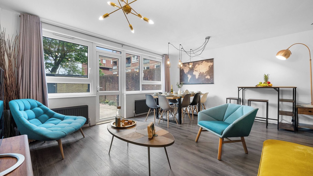 Shadwell Apartment | Chic, Spacious Apartment with Garden in the Heart of London