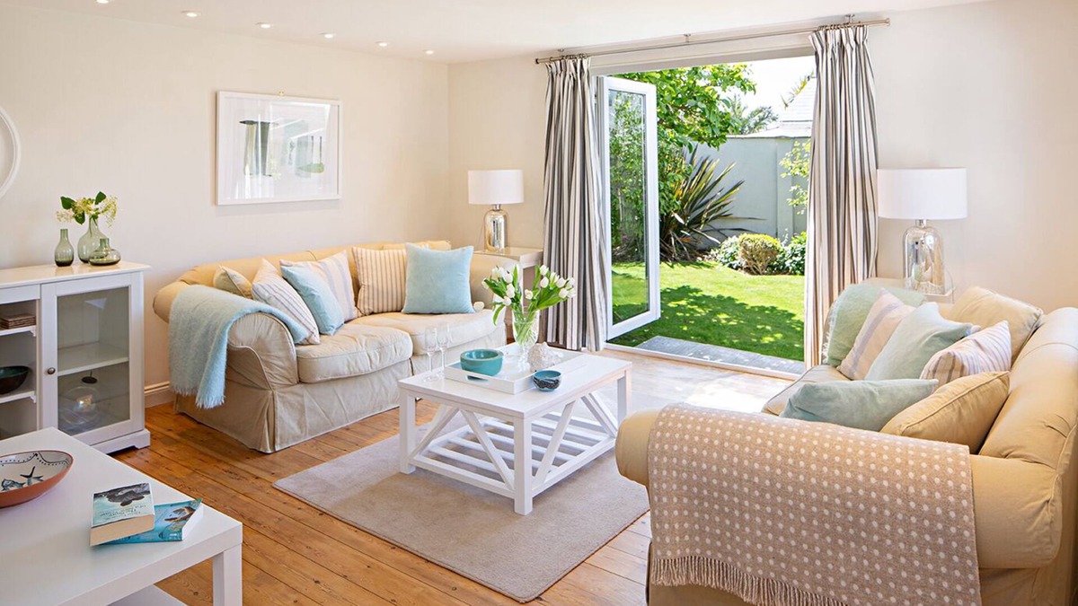 Croyde House | Chic spacious fresh home & garden ideally secluded between village and beach.