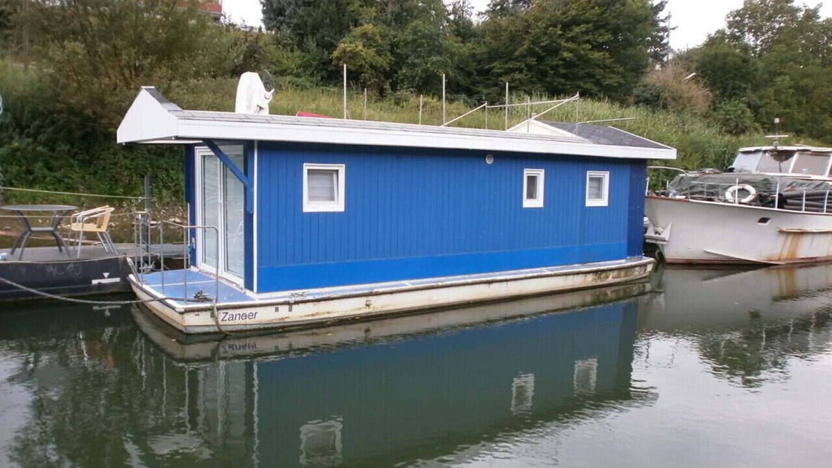 Hersel Boat Rental | Chic sports boat for relaxing
