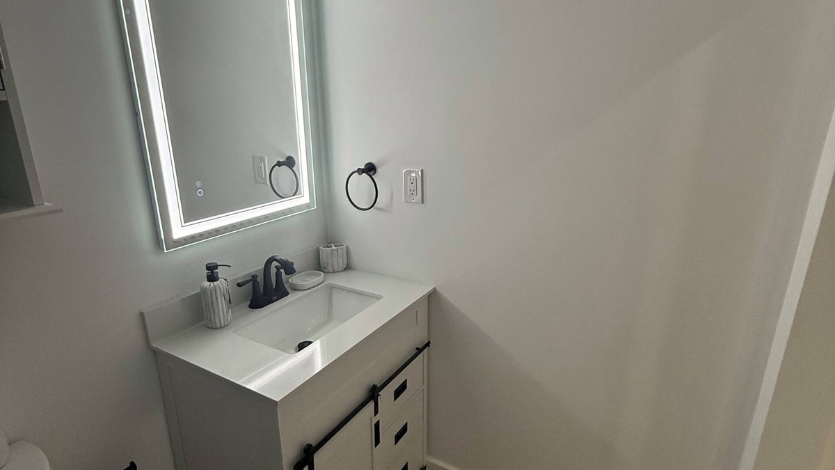 Princeton Apartment | Chic studio in fabulous Homestead with WiFi, AC