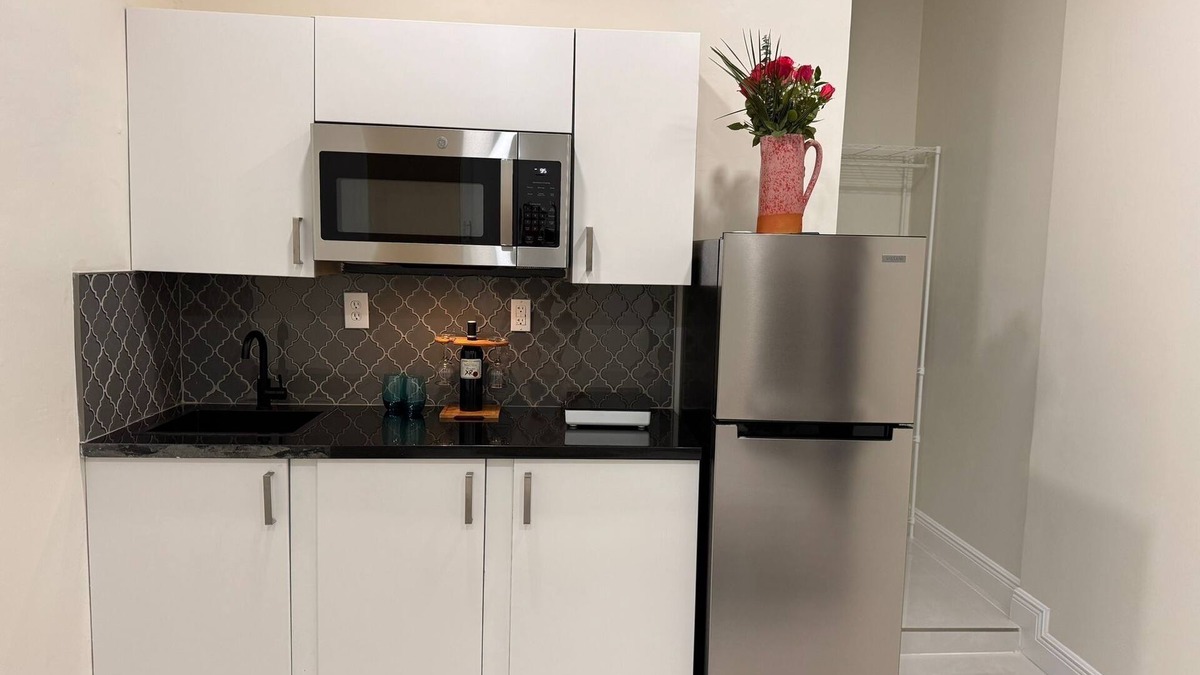 Princeton Apartment | Chic studio in fabulous Miami with AC, WiFi. Enjoy your stay!
