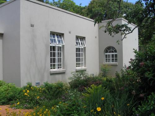 Harare Apartment | Chic studio nestled in lovely garden and pool-2254
