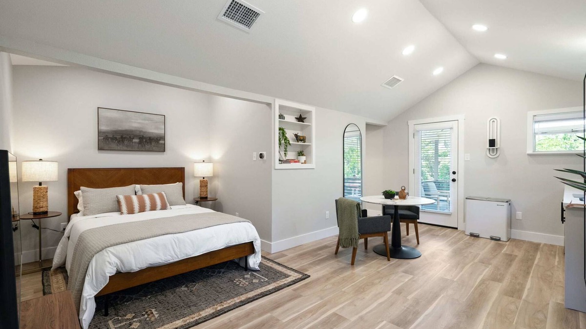 Travis Heights Apartment | Chic Studio | Walkable to SoCo!