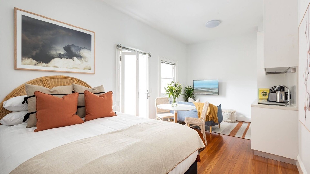 Lewisham Apartment | Chic Studio With Patio 20 min From CBD