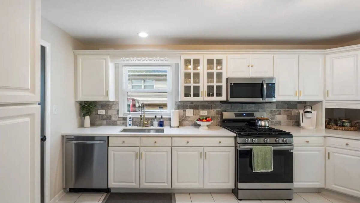 Palos Heights House | Chic & Stylish 3-bedroom house in Palos Heights