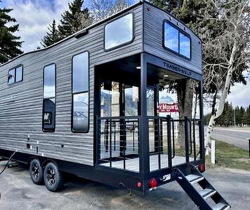 Quitman House | Chic Tiny House with Lofted Interior Perfect for a Family Escape in Texas