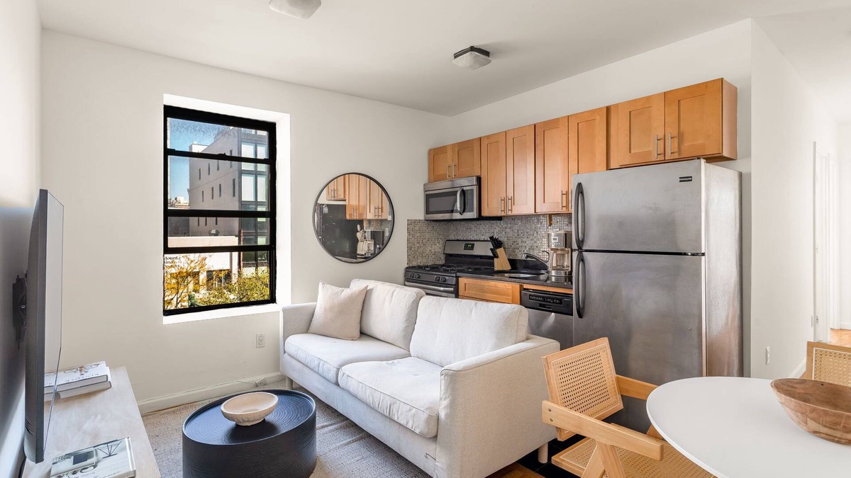 Chinatown Apartment | Chic & Trendy 3BD 1Bath Escape in the Lower East Side