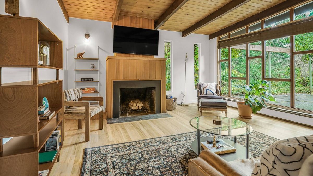 Keizer House | Chic urban cabin with full kitchen & WiFi - just off I-5