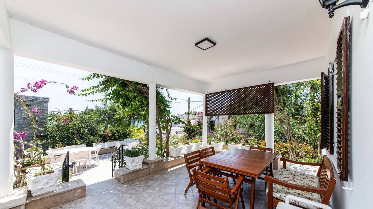Bodrum City Center Apartment | Chic Villa w Fireplace, BBQ 5 min to Beach