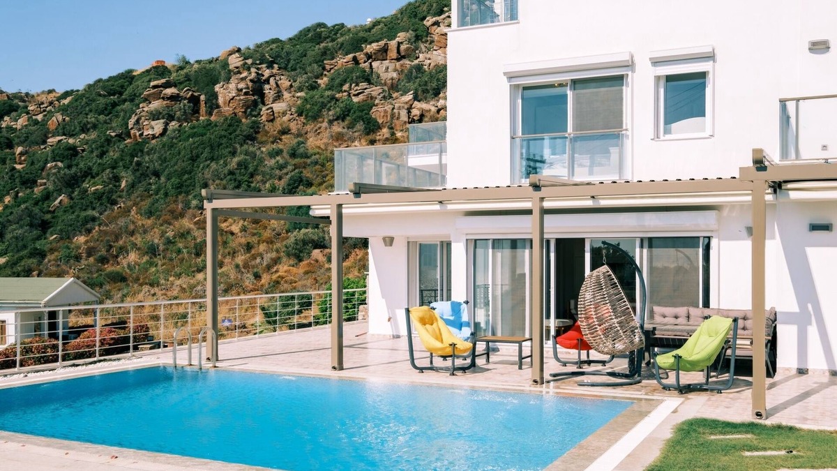 Gundogan Villa | Chic Villa w Patio Pool 3 min to Beach in Bodrum
