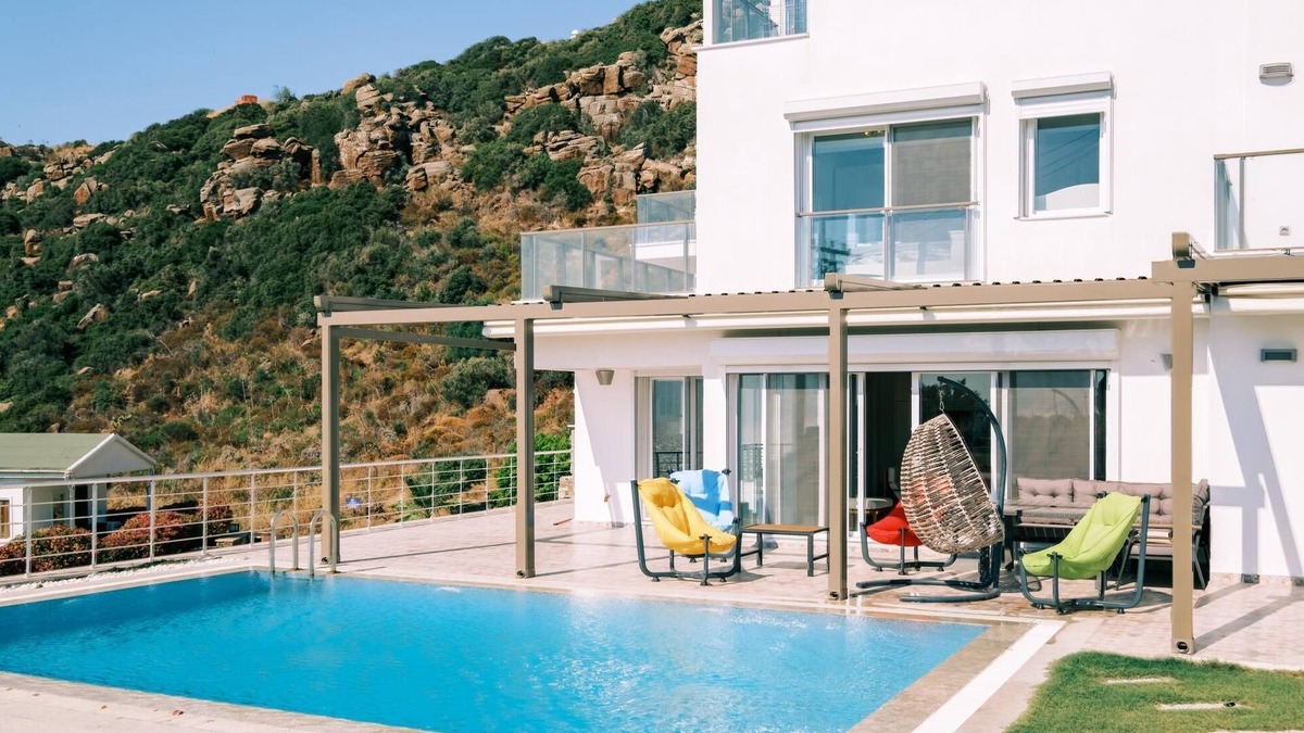 Gundogan Villa | Chic Villa w Patio Pool 3 min to Beach in Bodrum