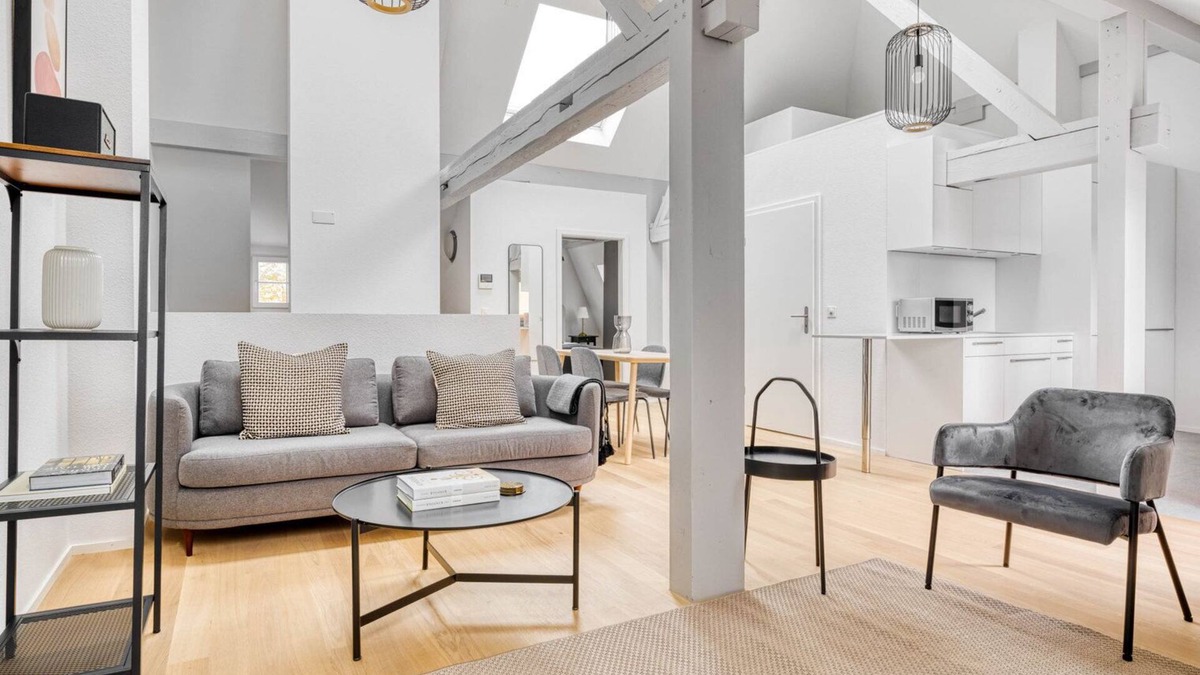 Vorstadte Apartment | Chic Vorstädte 2.5 Room w/W/D & Storage, 2 min to Market, by Blueground