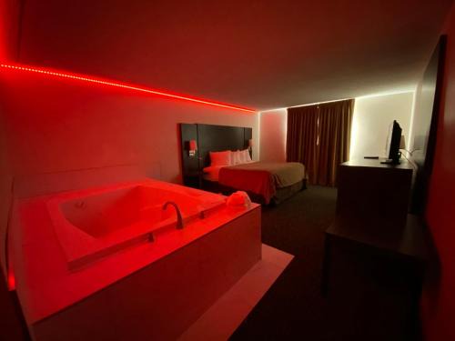 Westmont Hotel | Chicago Club Inn & Suite
