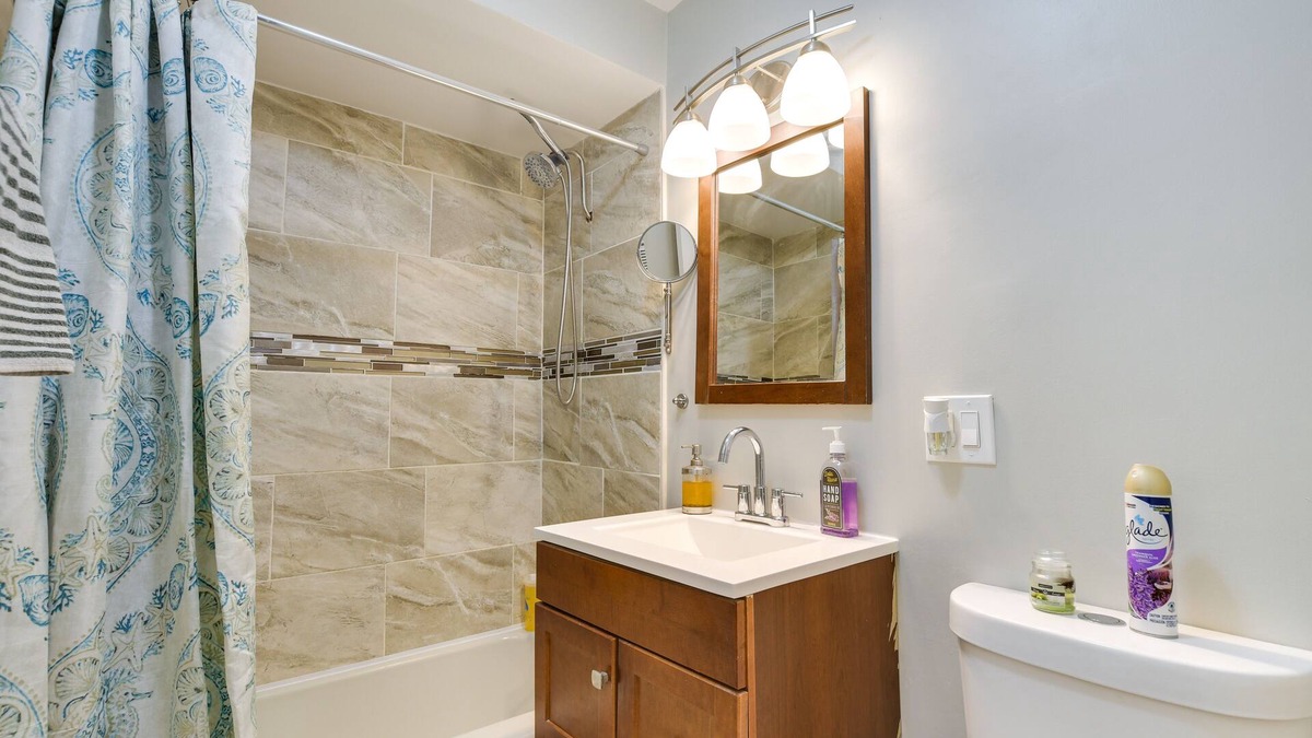 Norwood Park West Condo | Chicago Condo < Half-Mi to Ascension Resurrection!