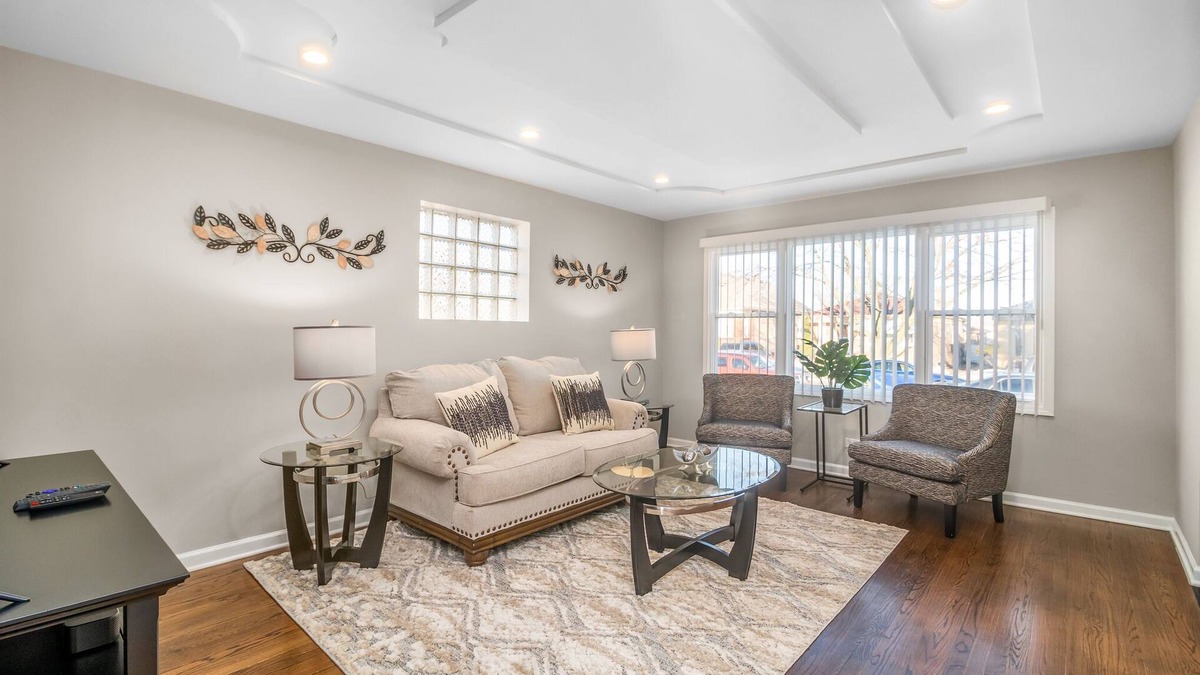 Stickney House | Chicago FHS Rental - Berwyn Ave