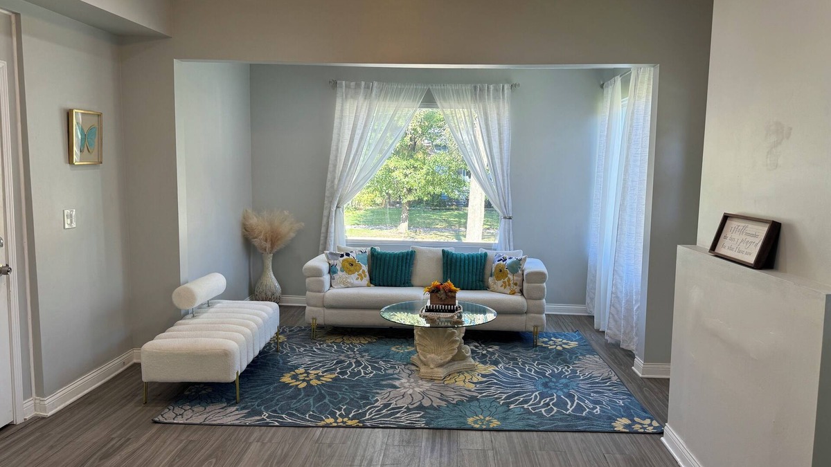 East Beverly Apartment | Chicago Furnished 2-bedroom apartment with free WiFi & heated bathroom floors!
