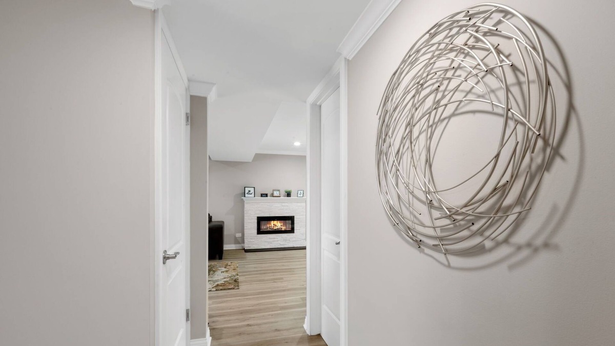 Lombard House | Chicago Suburb Modern Style Home - 3 Full Baths!