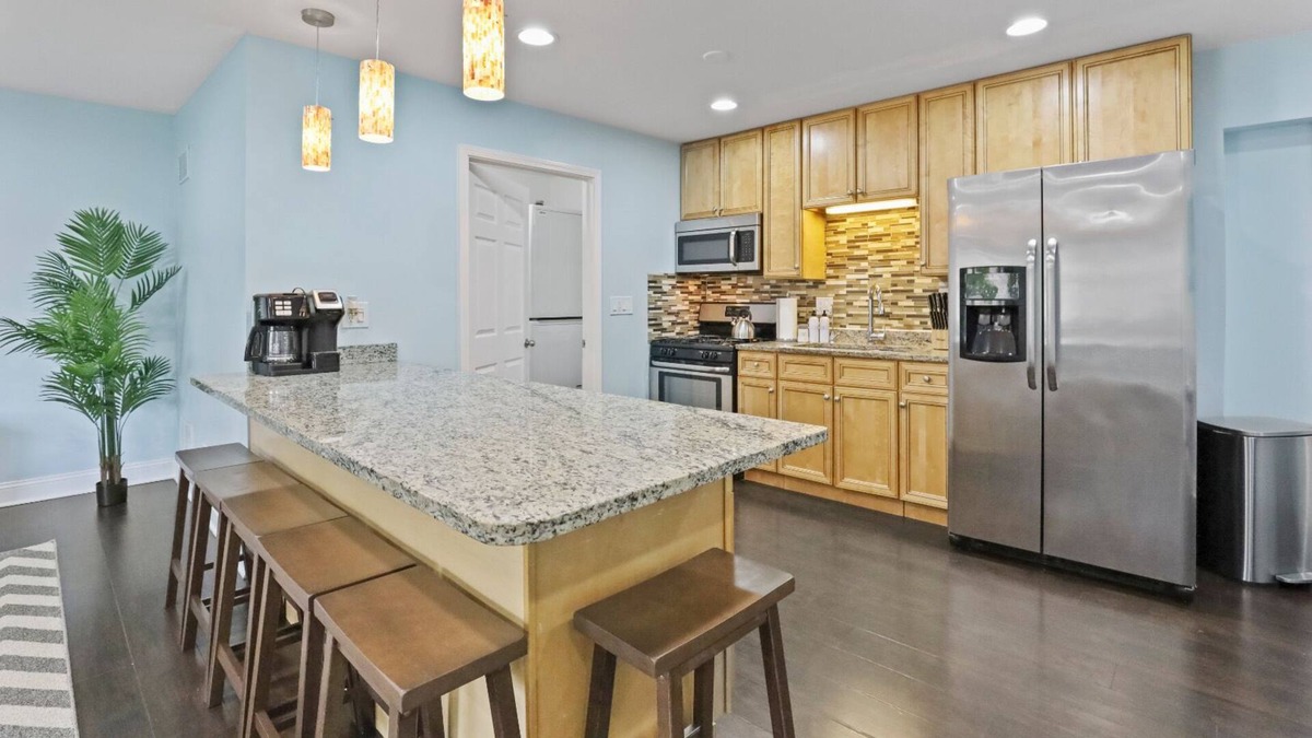 Roselle House | Chicagoland Chalet in Schaumburg 4 BRs!