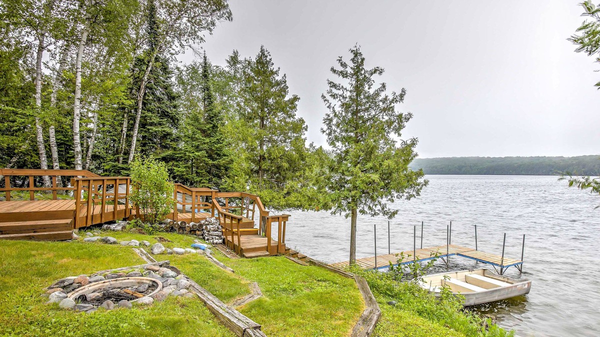 Stambaugh House | Chicagon Lakefront Cabin: Private Sauna & Dock with Rowboat - Near Ski Brule