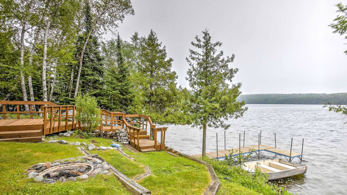 Stambaugh House | Chicagon Lakefront Cabin: Private Sauna & Dock with Rowboat - Near Ski Brule