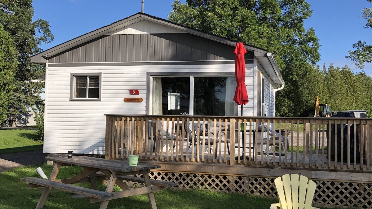 Lavigne Cottage | Chickadee #3 Graceland Cottages